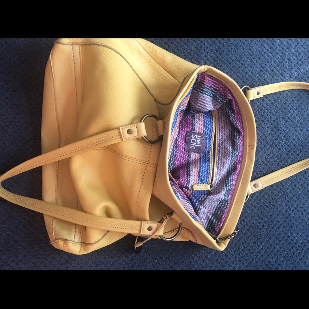 Tote style handbag